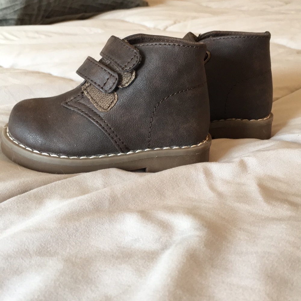 The children’s place size 5 brown boots
